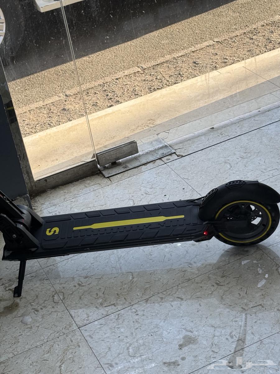 اسكوتر استخدام بسيط معاه الكرتونه وأغراضه علي السوم64525510950019113