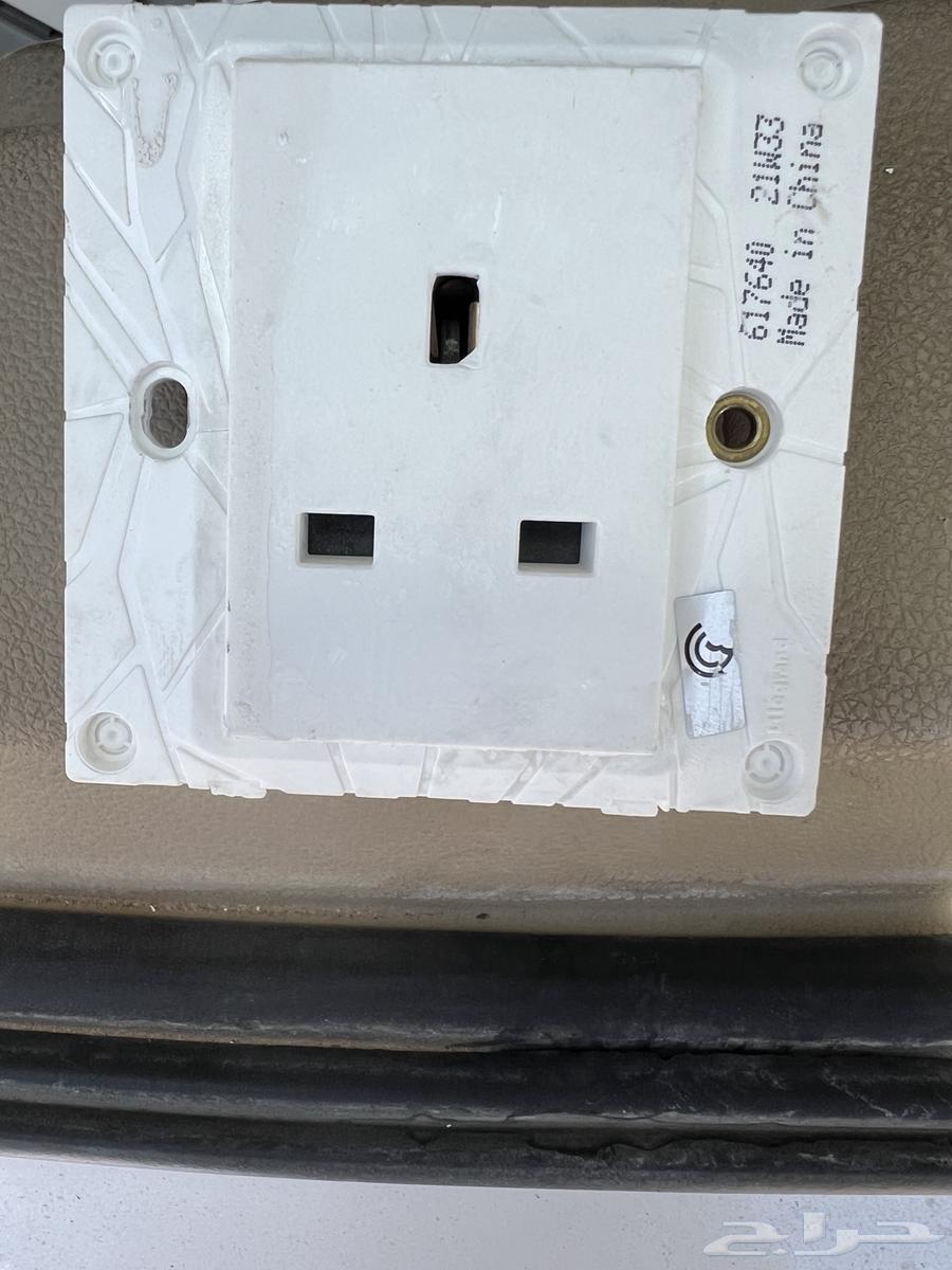 للبيع أفياش بحالة جيدة64523612509315110