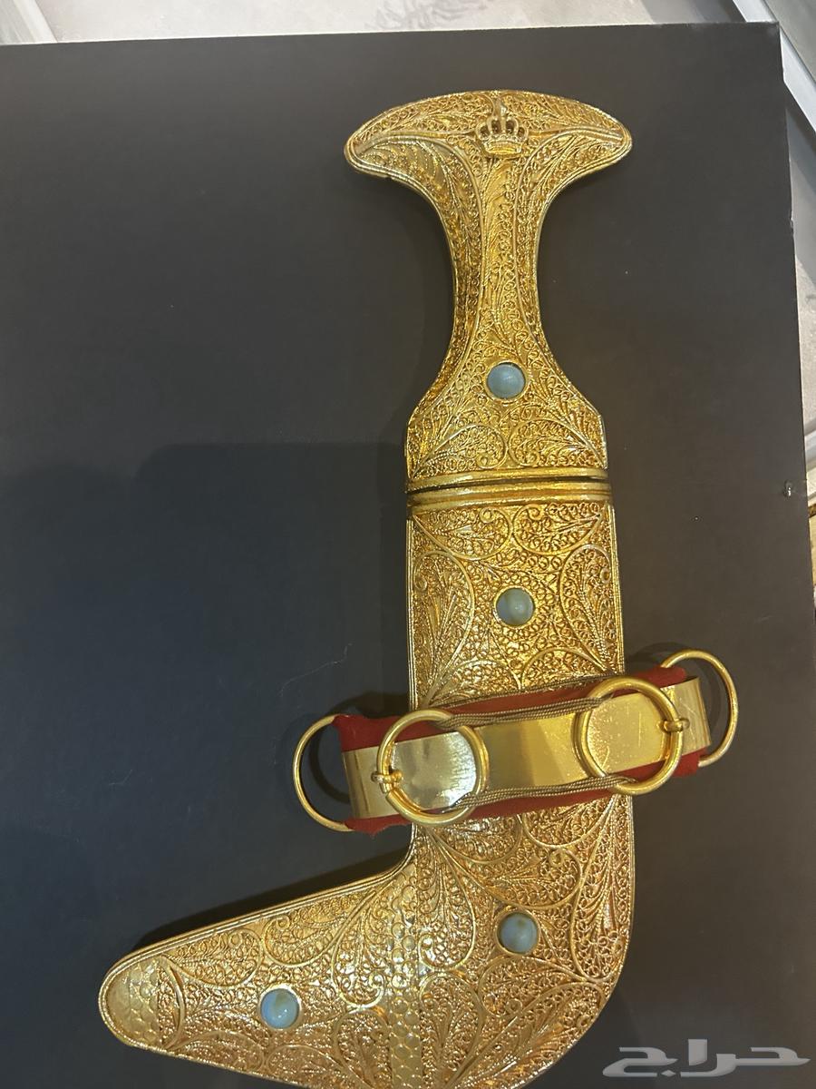 Luxurious gold-plated dagger with engraving of the Hashemite crown emblem64520954644227113