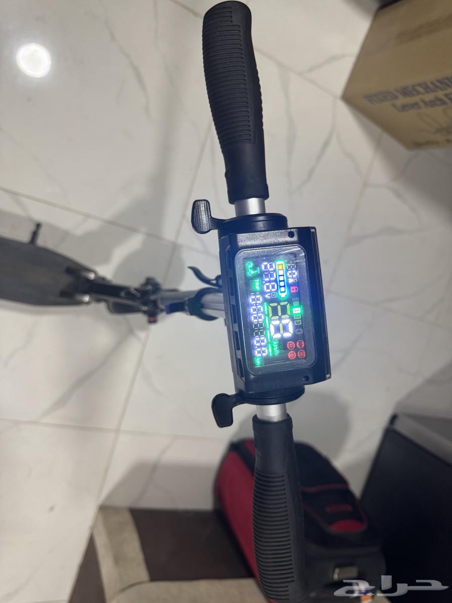 Excellent condition scooter, very light use and LG 18 cubic feet refrigerator64519328335746110