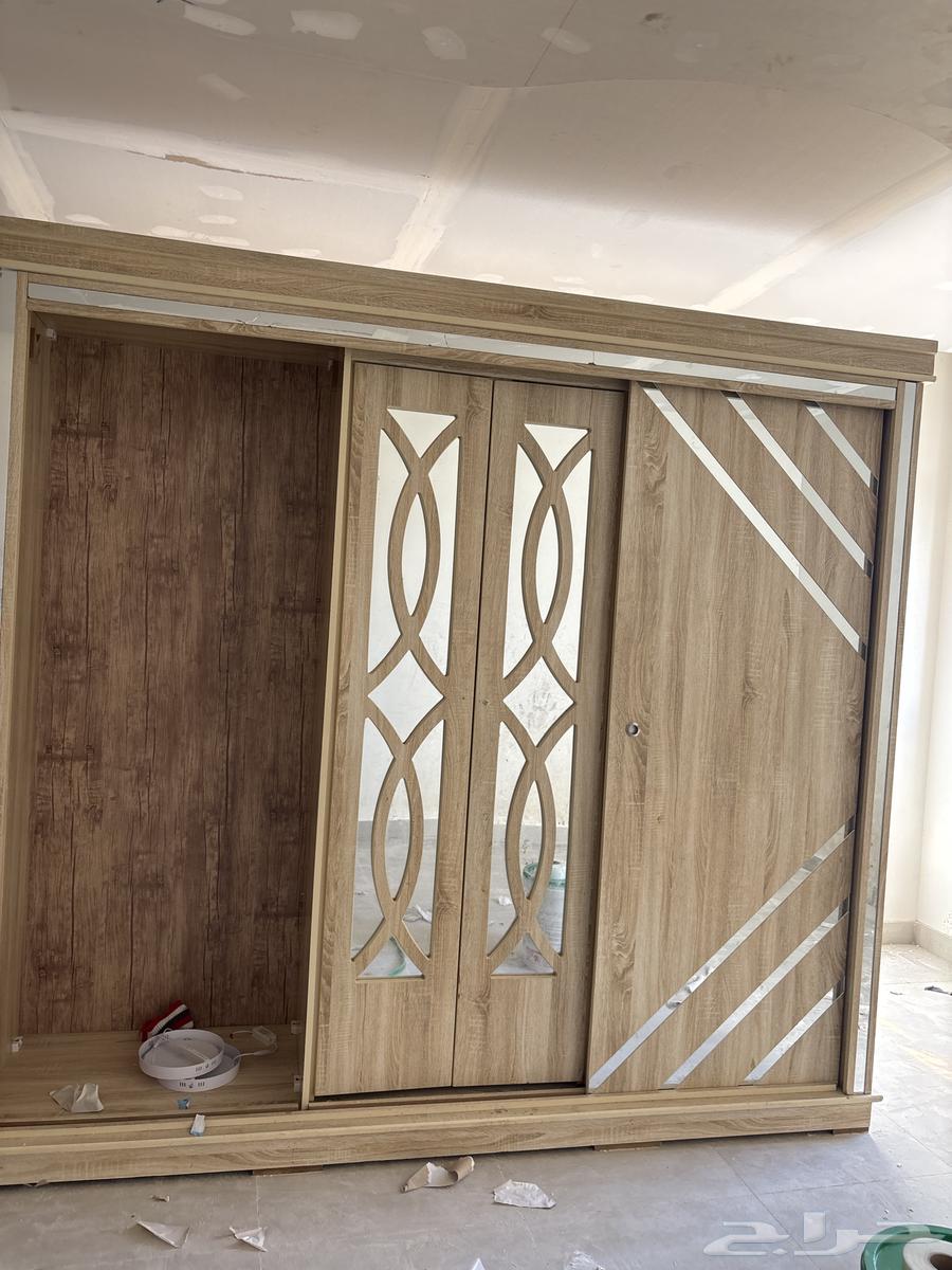 دولاب وتسريحة باب الدولاب الثاني موجود64520586112258110