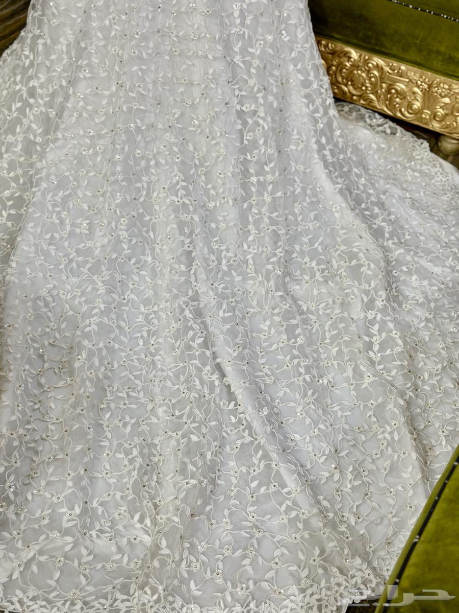 فستان زفاف فاخر مرصع بالماس ومطرز مع ذيله64522669480449114