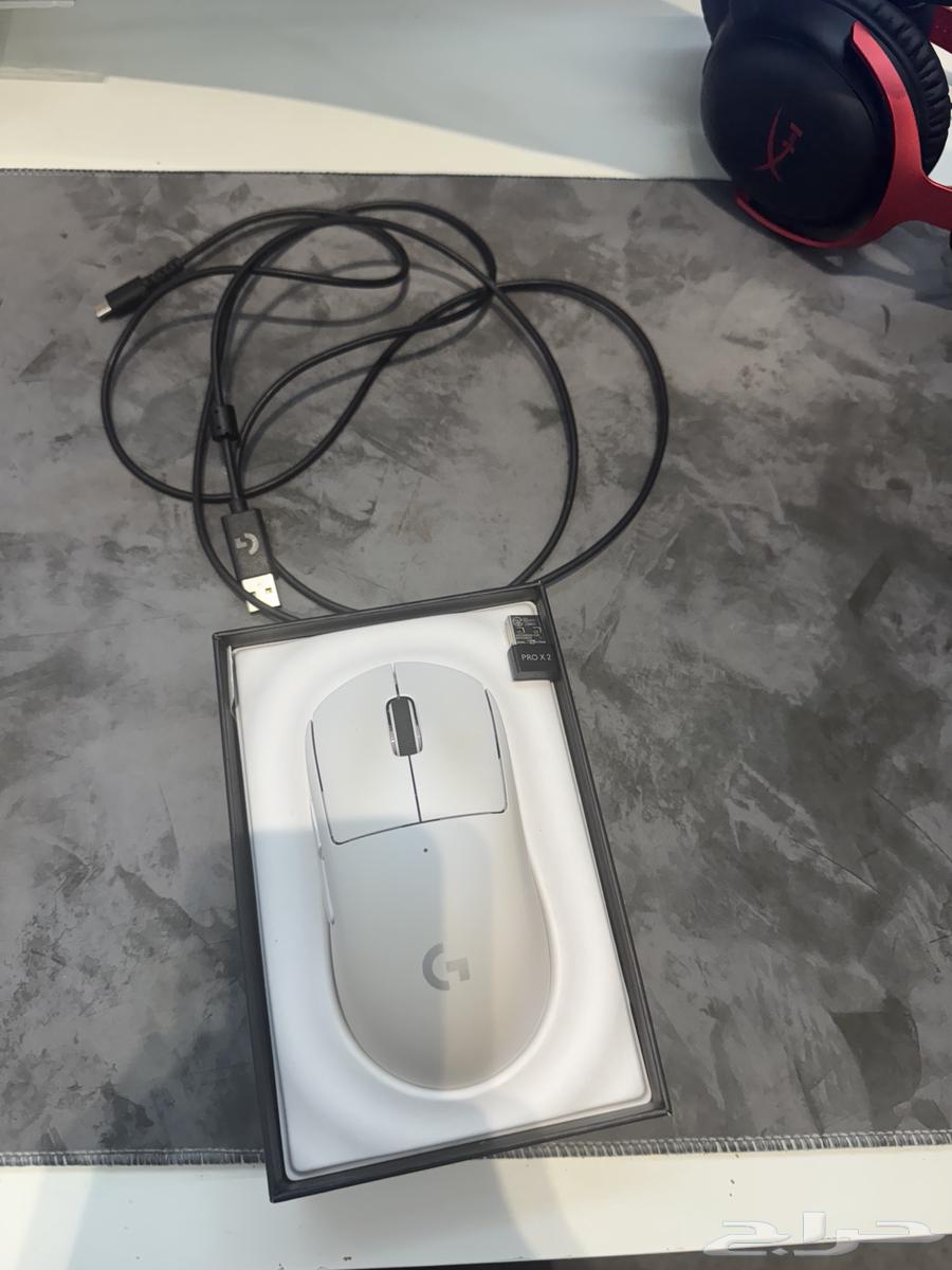 Logitech mouse with all accessories64524642878851110