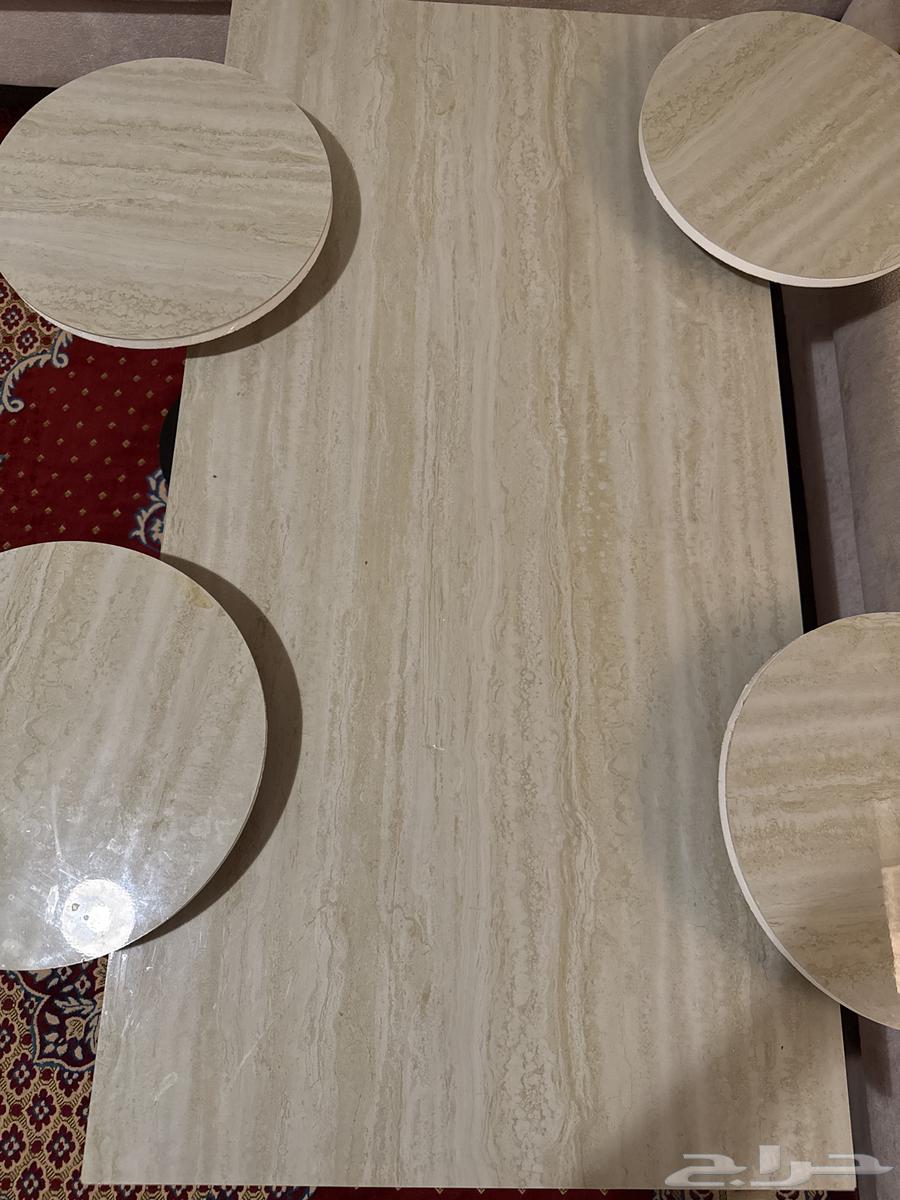 طاولة كبيره مع اربع خدمه64523189918083110