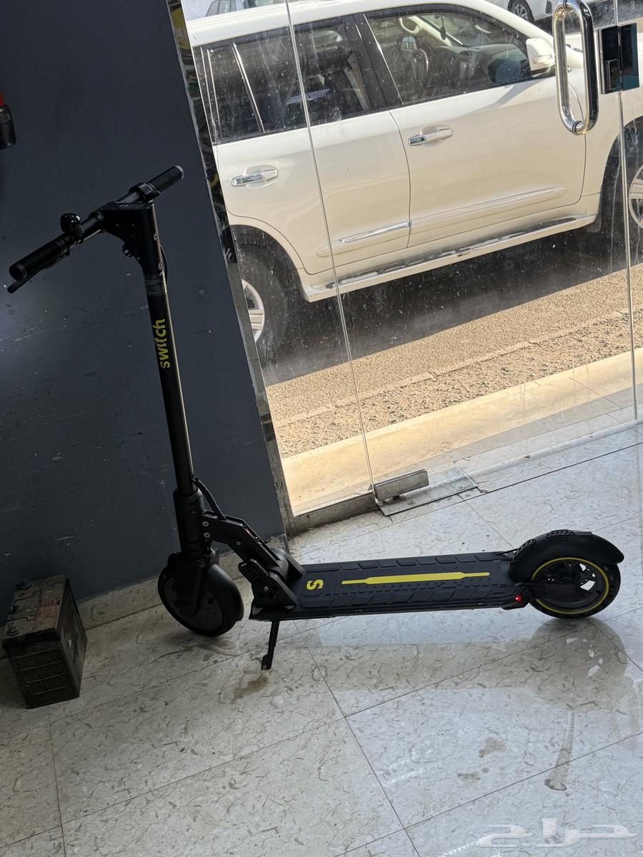 اسكوتر استخدام بسيط معاه الكرتونه وأغراضه علي السوم64525510950019110