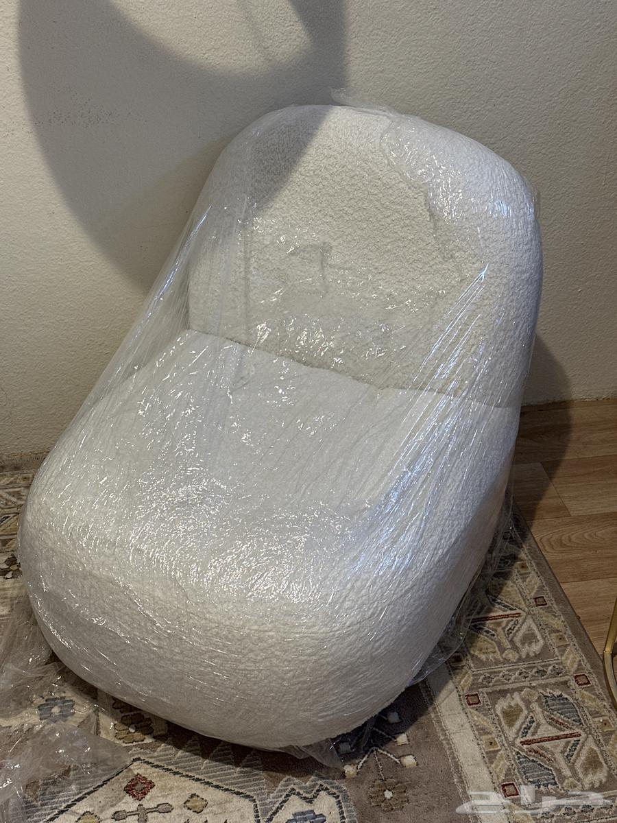 I have a Bouclé chair for sale, brand new, bought from the store and never used64527010994434110
