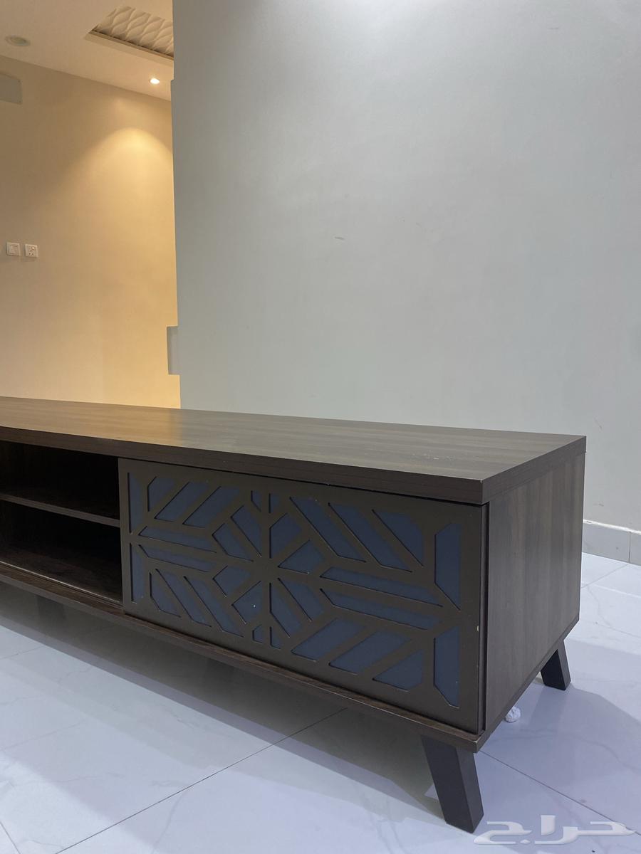 طاولة تلفزيون للبيع64524684443906110