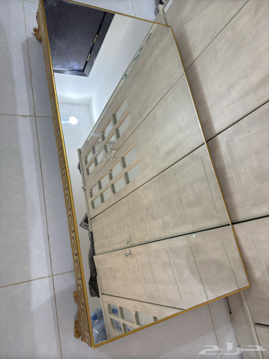 Floor table64521168940161110