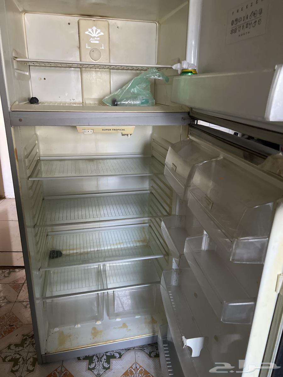 ثلاجة في حال جيد عيبها ماتبرد من تحت بس الفريز شغال64522655255682111