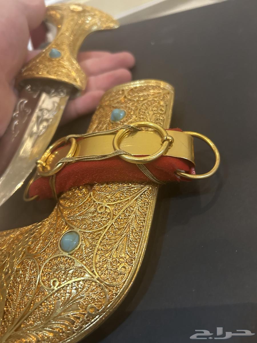 Luxurious gold-plated dagger with engraving of the Hashemite crown emblem64520954644227111