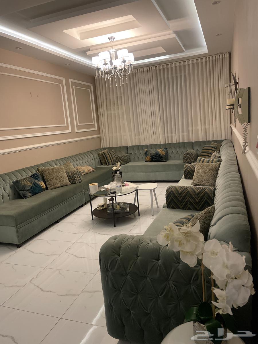 كنب نظيف بس فيه علامات بسيطه64523020210561110