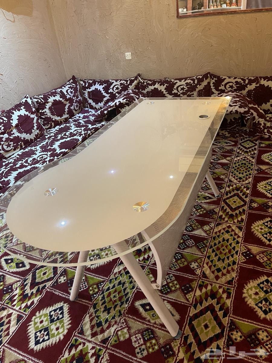 Luxurious and completely intact glass desk or table64524146792194111