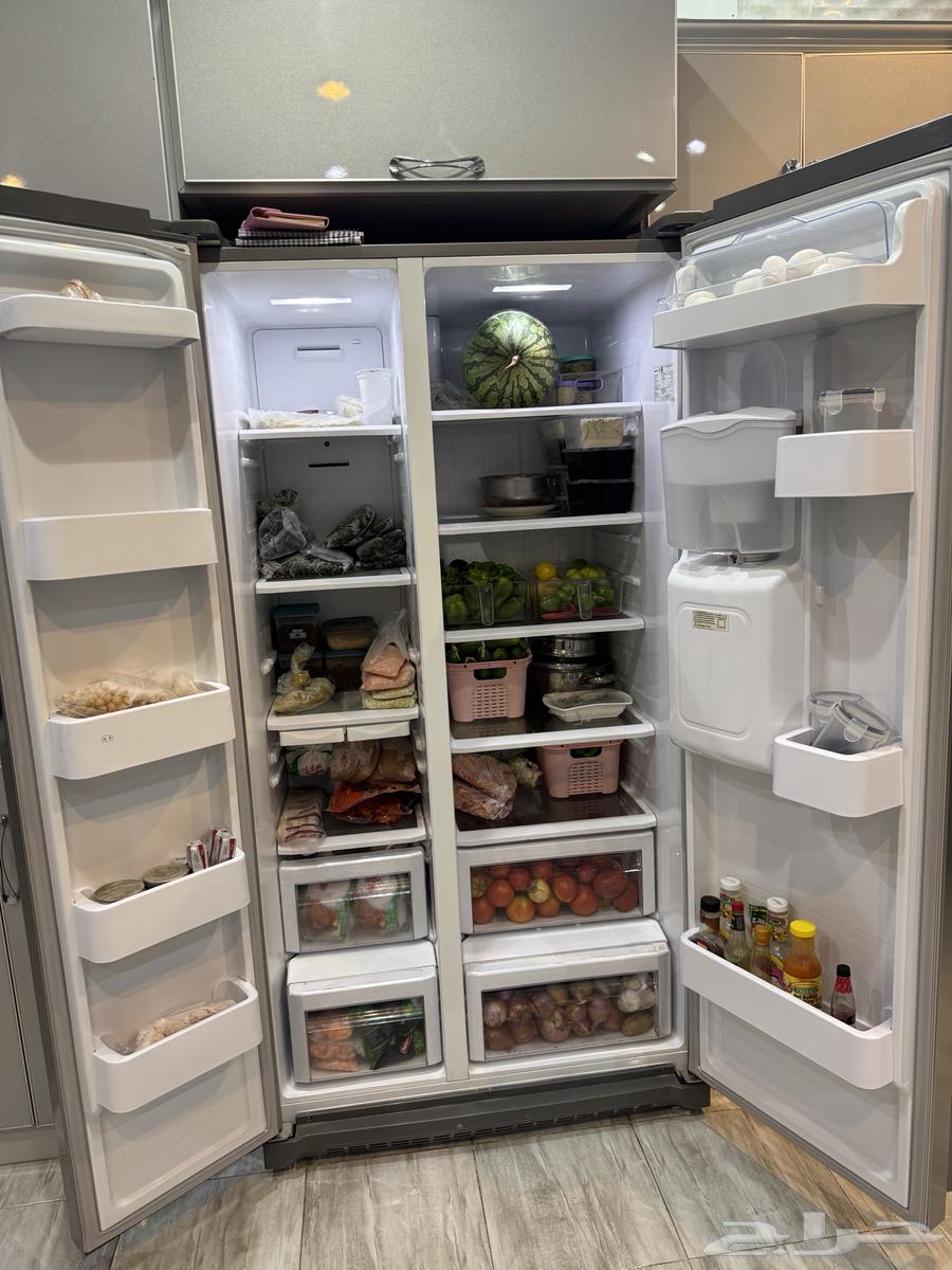 Refrigerator with freezer64519229661954111