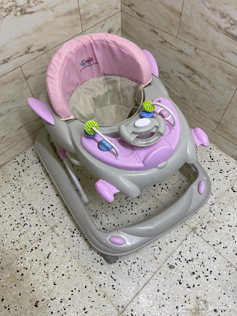 عربة اطفال شبه جديده لم تستخدم سوى كم يوم64522570317955111