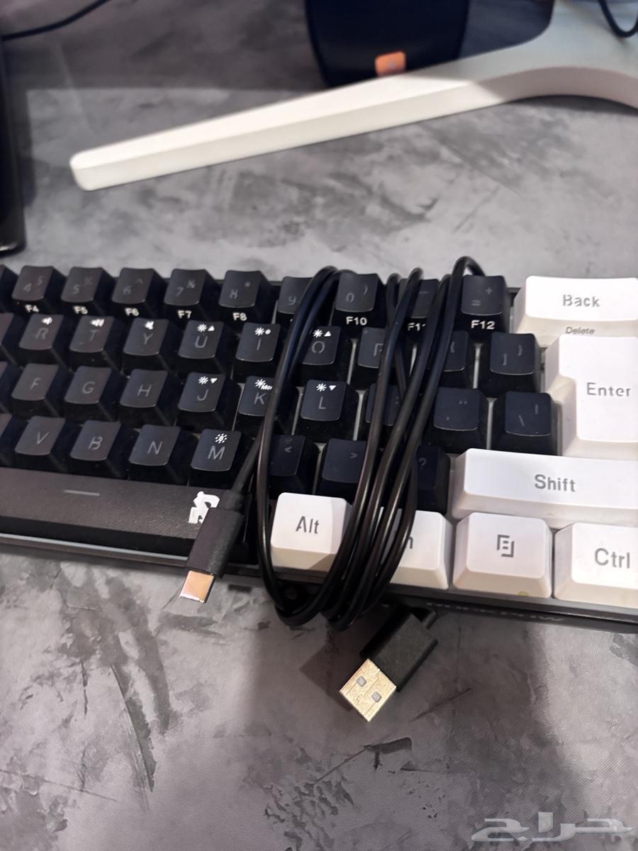 Keyboard and mouse, both new, bought them two months ago64526203561859111