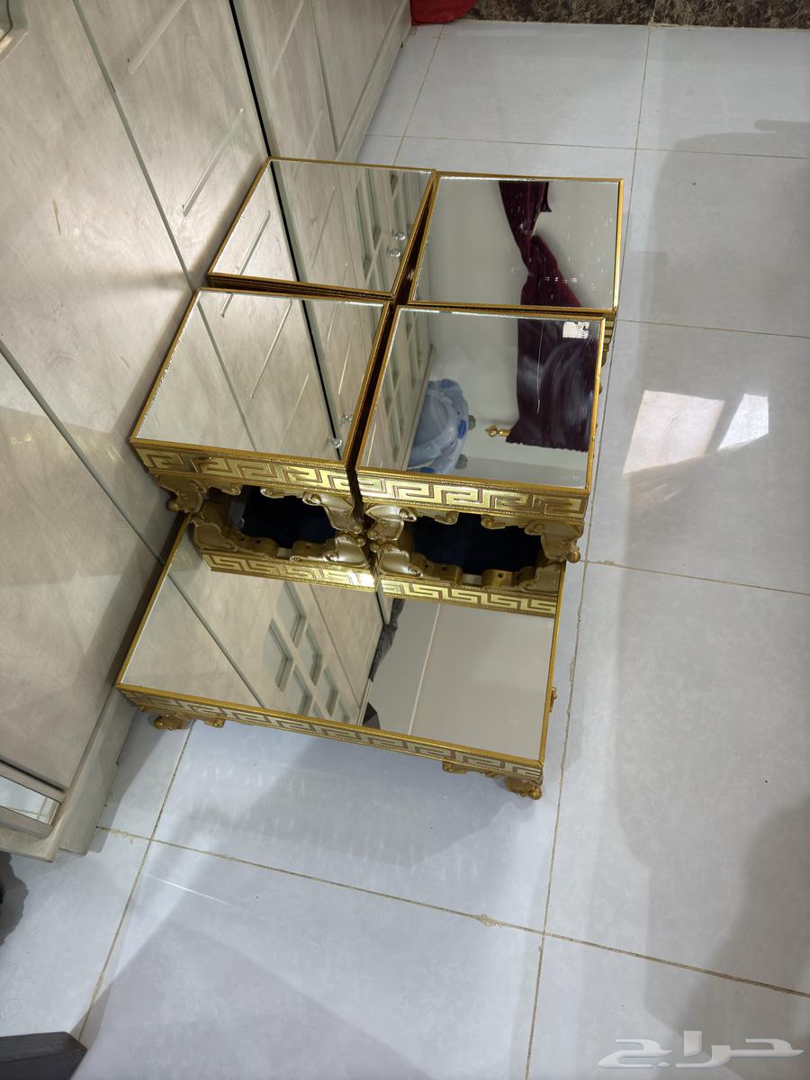 Floor table64521168940161111