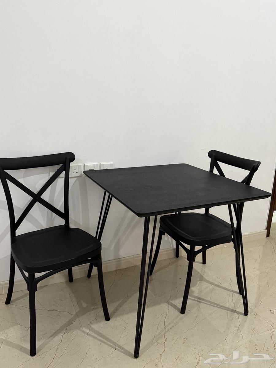 Dining table with 2 chairs64526912565249110