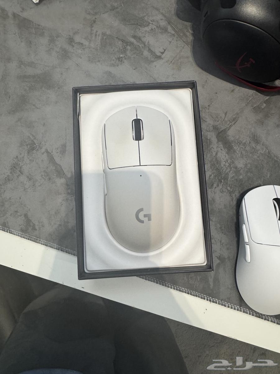 Logitech mouse with all accessories64524642878851111