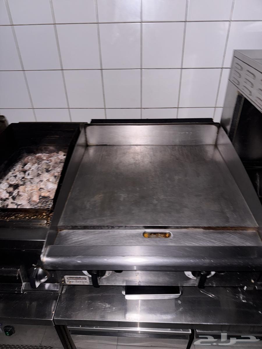 ومعدات مطعم شبه جديد64525760373634110