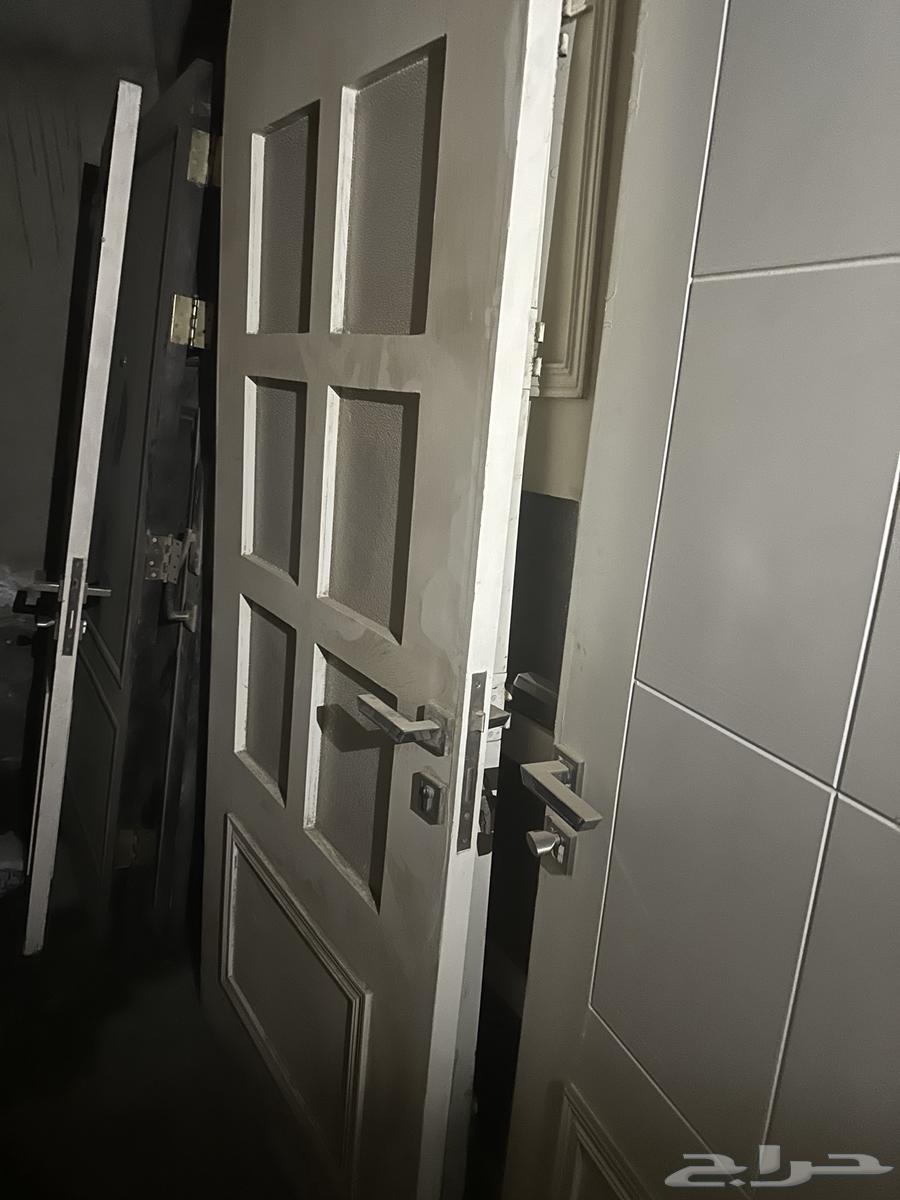أبواب وشبابيك ومراوح شبه جديدة للبيع64521326305025112