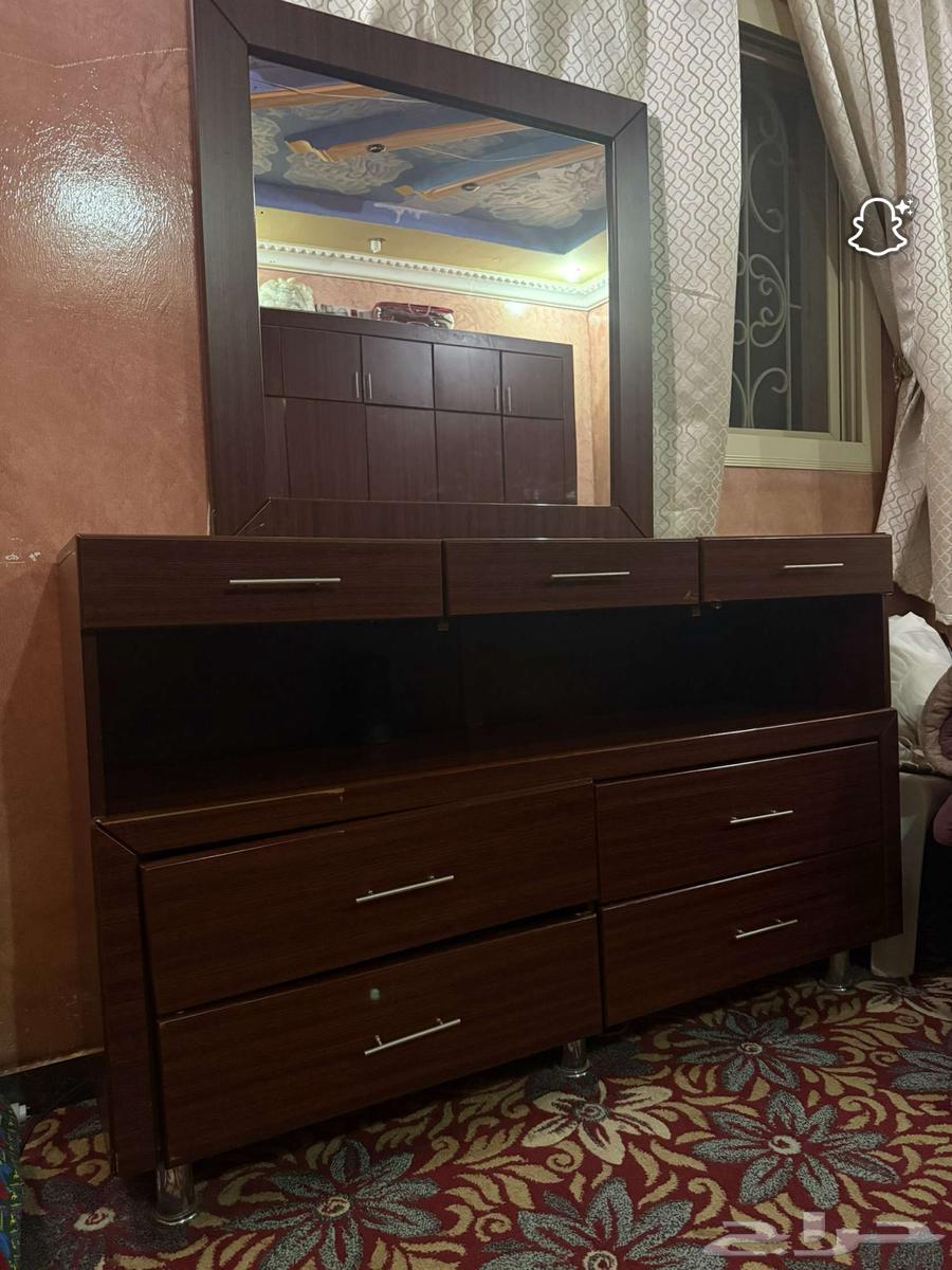 غرفه نوم سرير حق نفرين وتسريحه وكومدينه اثنين للبيع بسعر64519878960387111