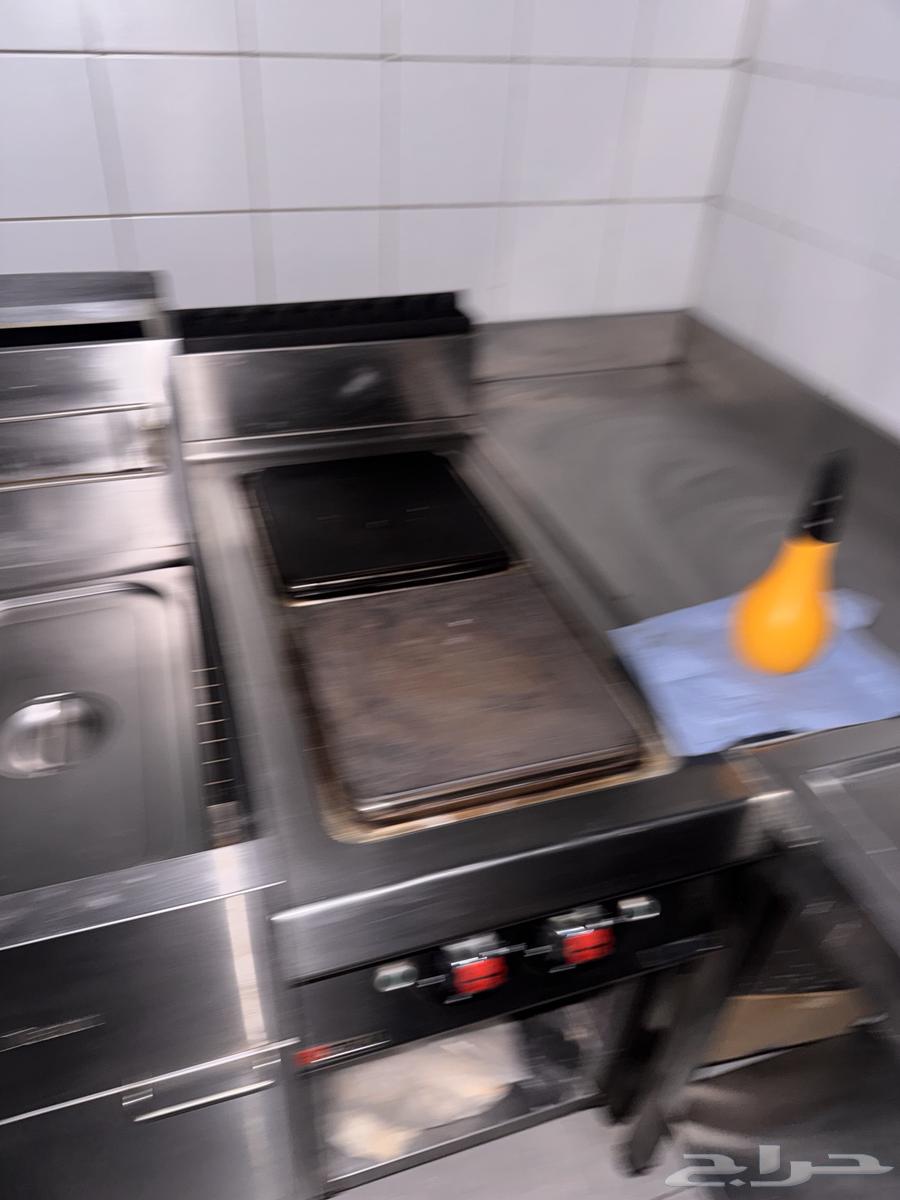 ومعدات مطعم شبه جديد64525760373634112