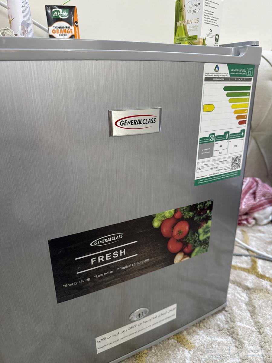 A small refrigerator for sale, almost new and very clean64523245743233110