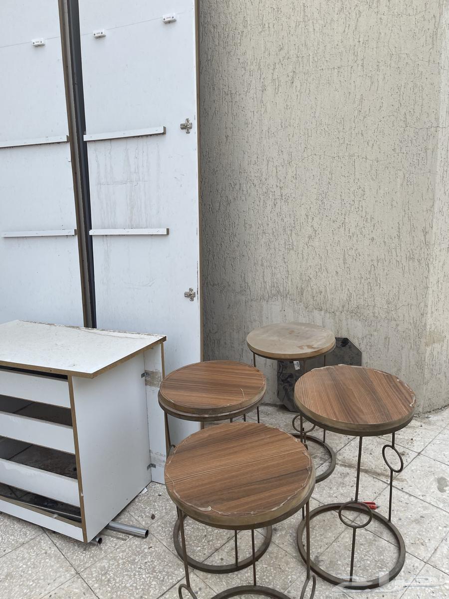 طاولات حديد وسريرحديد وشاشه بروكتر دولاب ملابس للبيع64523556002433112