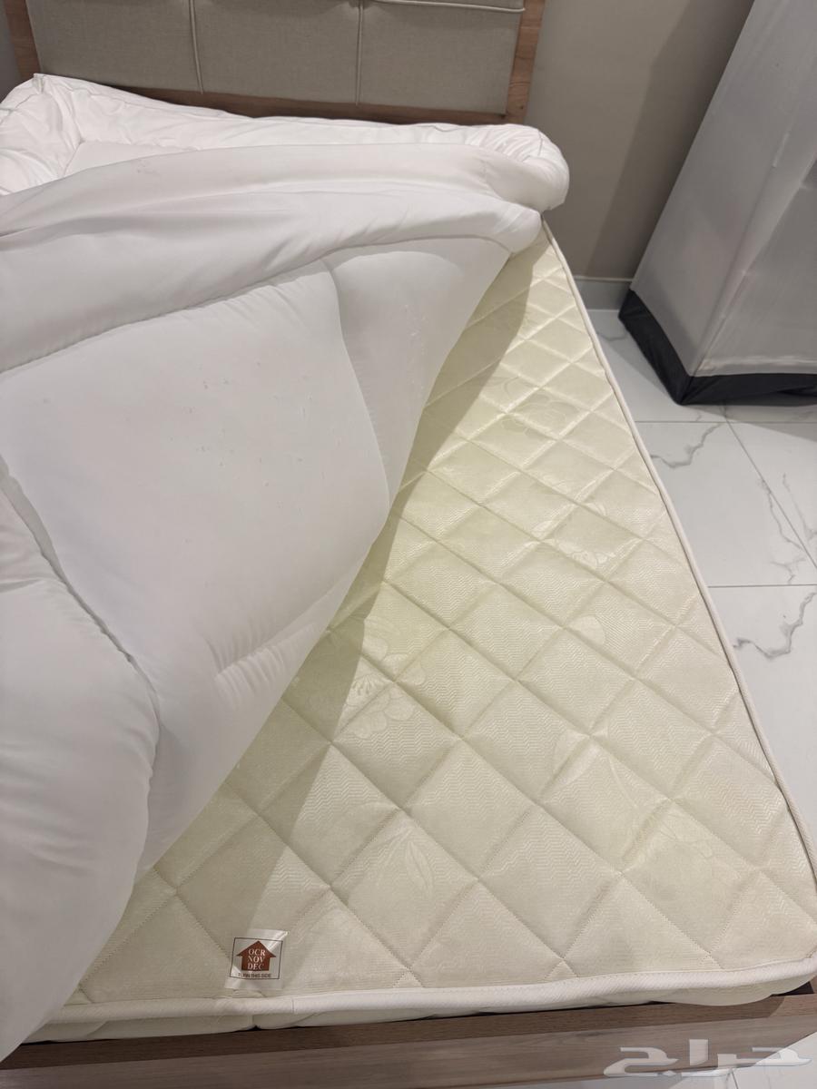 Exit KSA sale - Like new bed (Twin) w  mattress64524194082178111