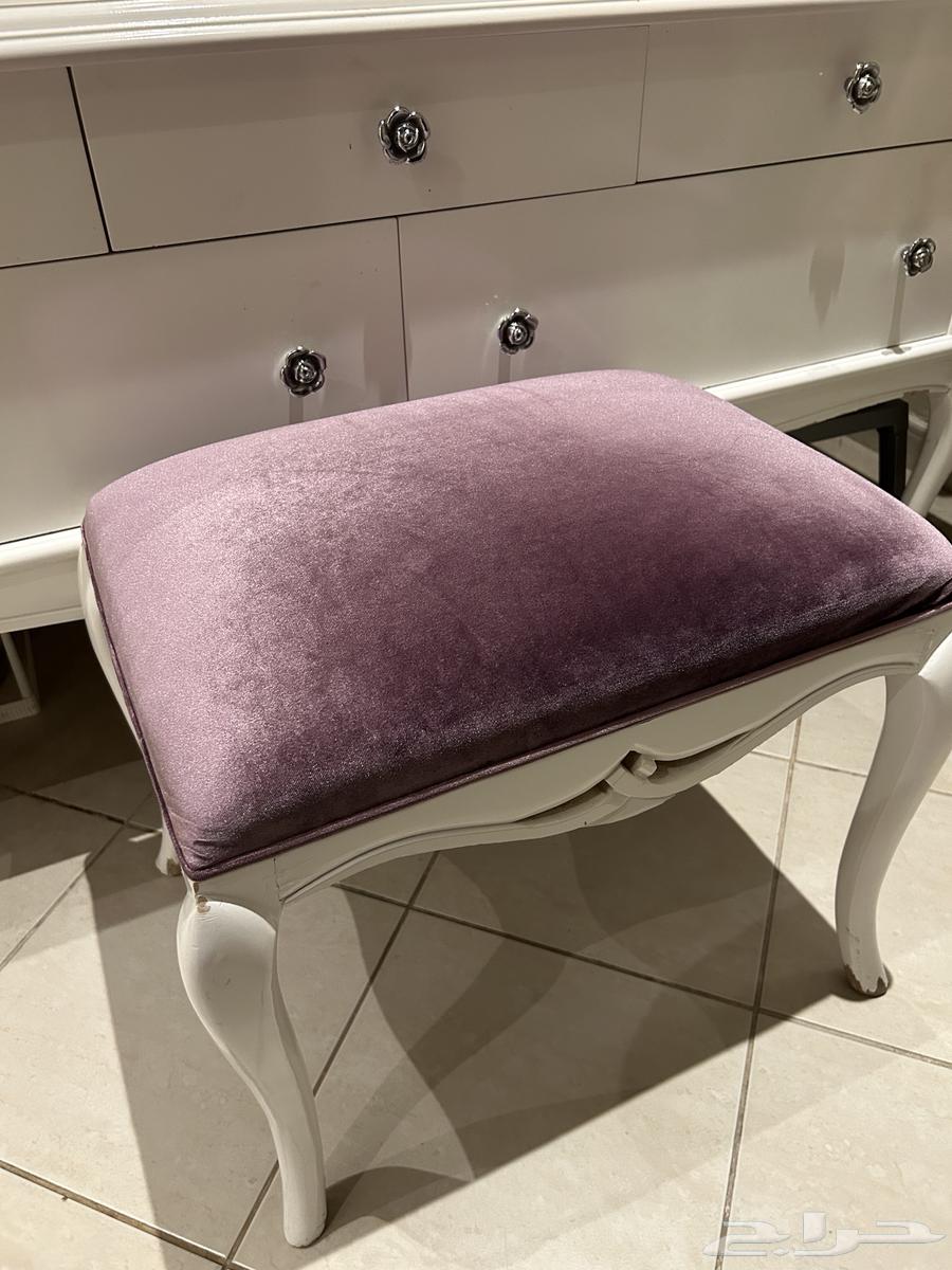 تسريحة بيضاء فخمة مع كرسي قابل للسوم64522865440386114