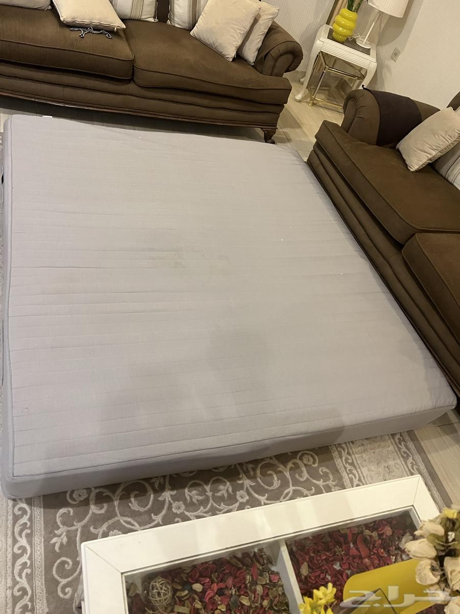 Mattress two meters by one meter and 90 centimeters64524601143042111