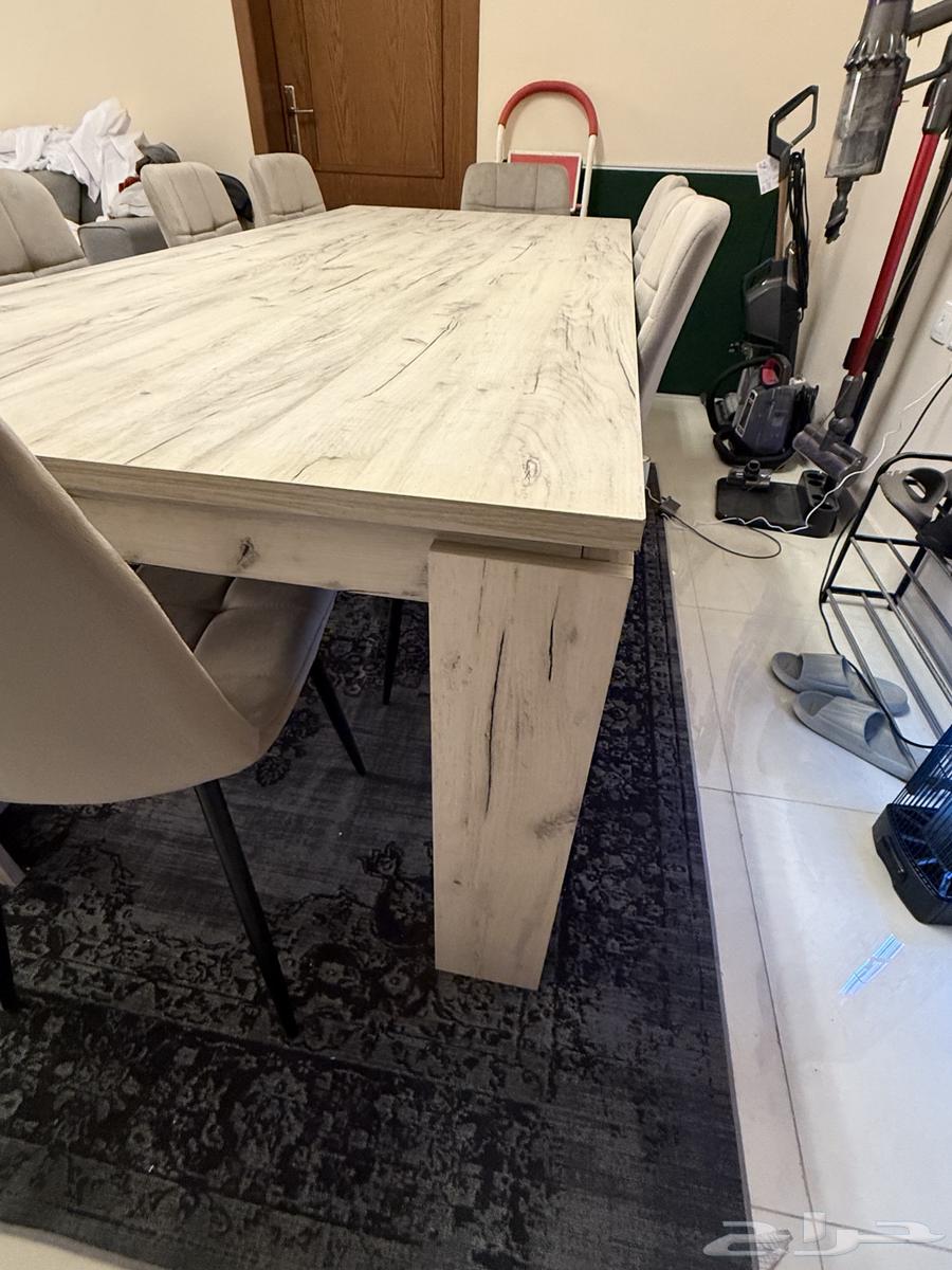 Table with 8 chairs in excellent condition 750 riyals64521723440643110