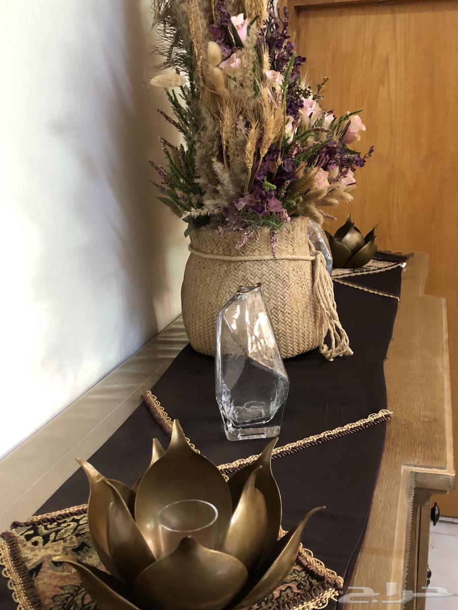 Dining table with buffet (Ashley)64521991579778110