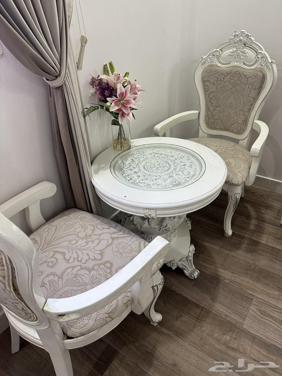 Chair and table64525164452226110