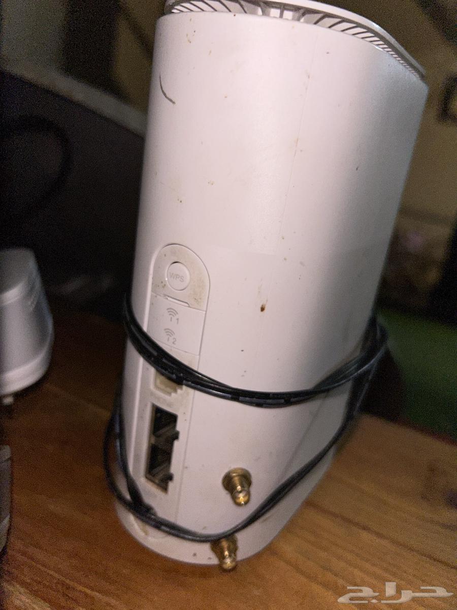 ZTE router with modified external antenna64525275507458113