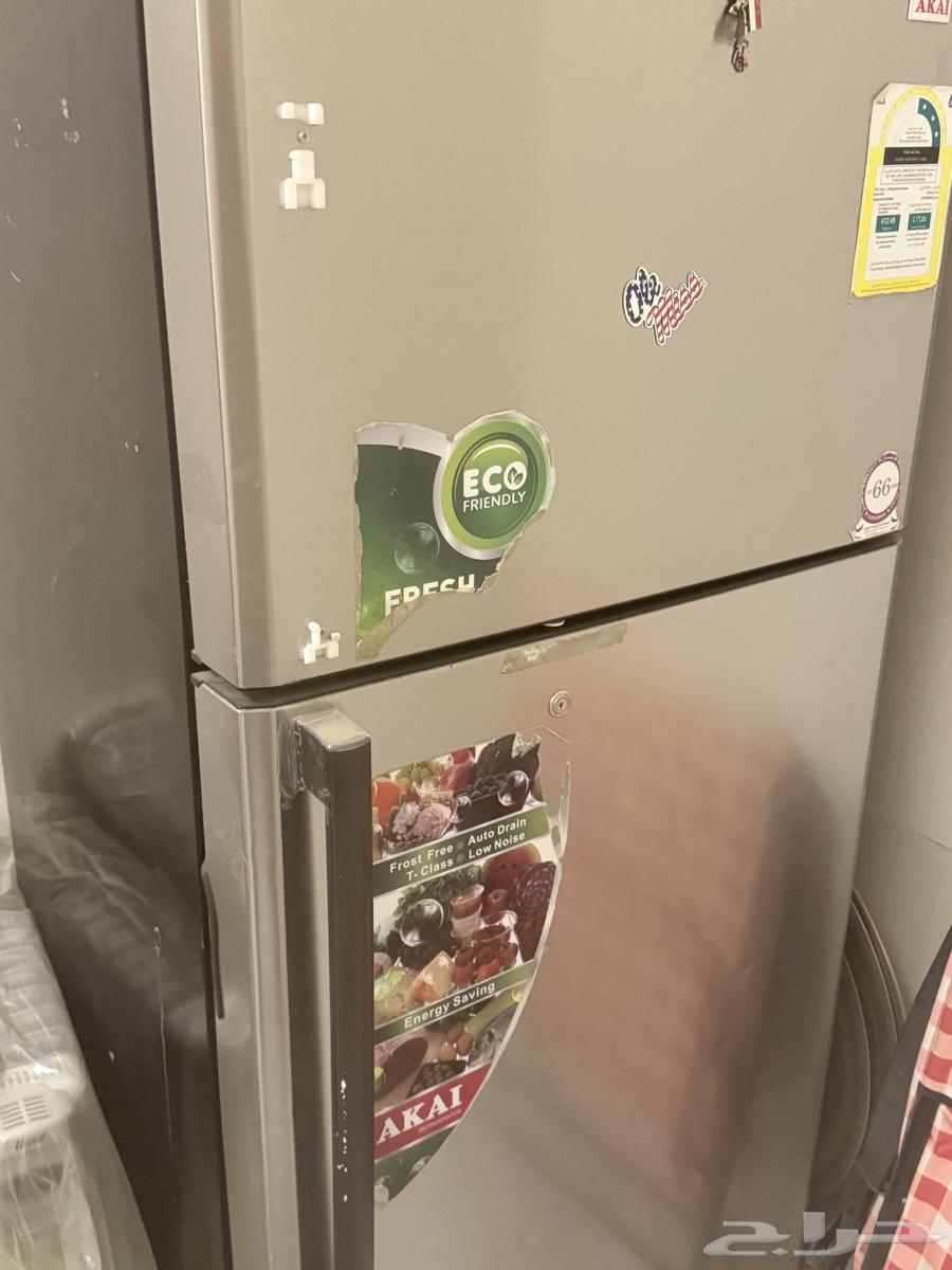 Refrigerator with freezer, broken, transportation is your responsibility64524822686850110