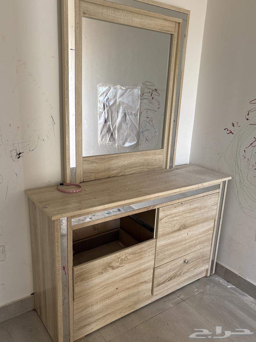 دولاب وتسريحة باب الدولاب الثاني موجود64520586112258111