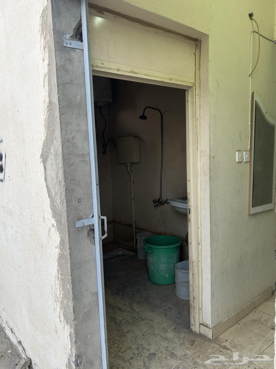 A large warehouse in Dawadmi with side warehouses, bathrooms, and a kitchen64144262016129114