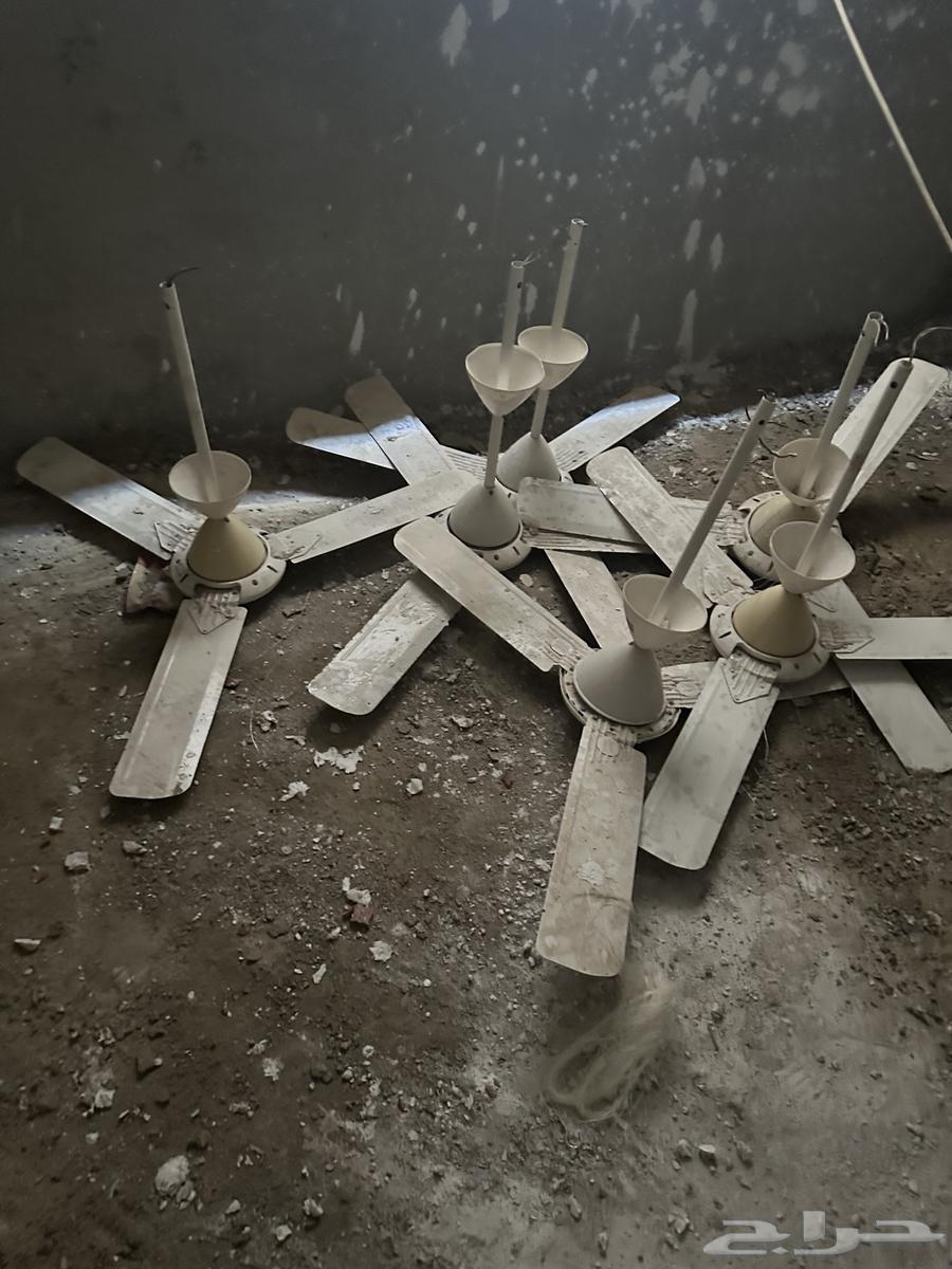 أبواب وشبابيك ومراوح شبه جديدة للبيع64521326305025111