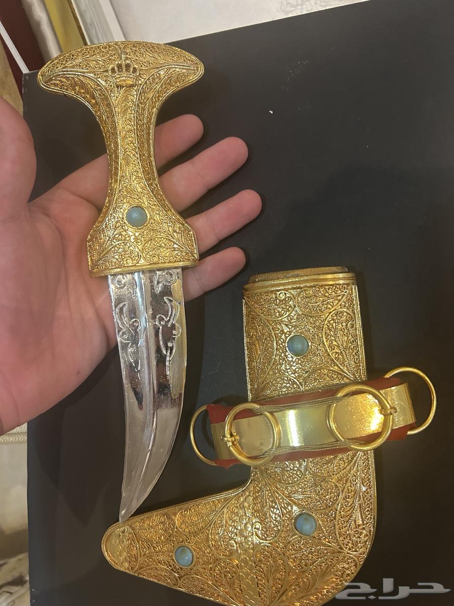 Luxurious gold-plated dagger with engraving of the Hashemite crown emblem64520954644227112