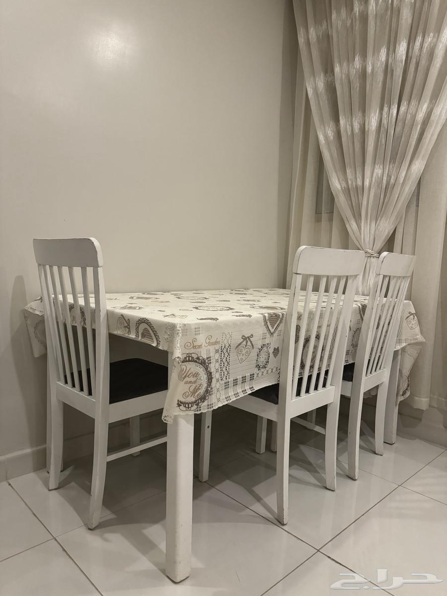 Dining table with only 3 chairs, 300 SAR64526272544514111