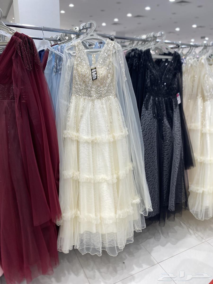 Evening dresses used once for 4 hours64520190264066111