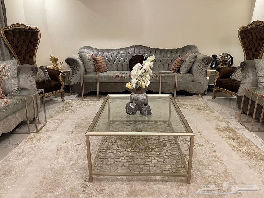 كنب مجلس مع ستائر و طاولات   استخدام نظيف بالرياض64525095336577111