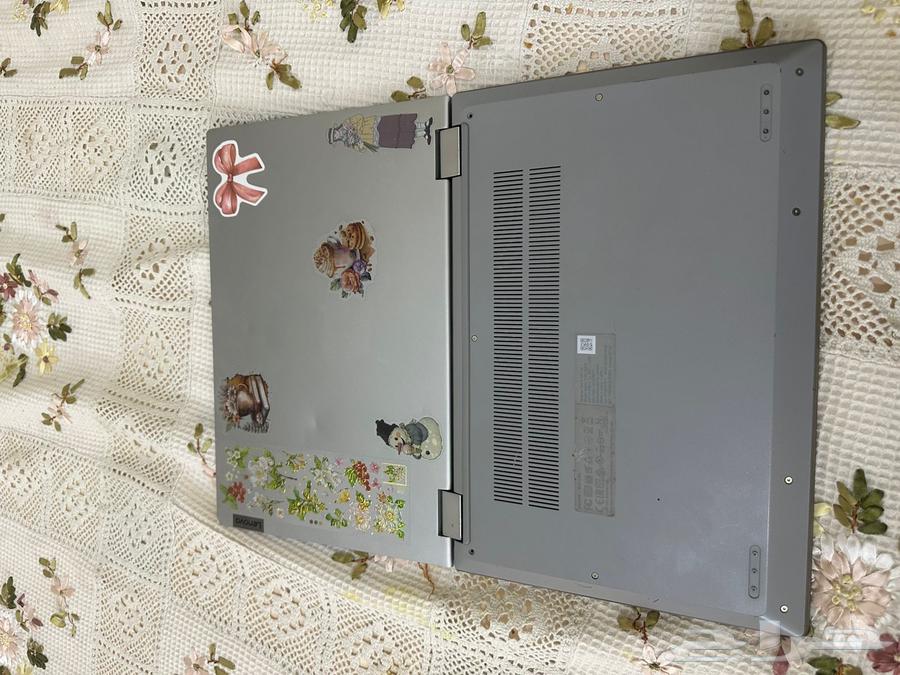 Lenovo foldable laptop and touch system need updating64519441309827113