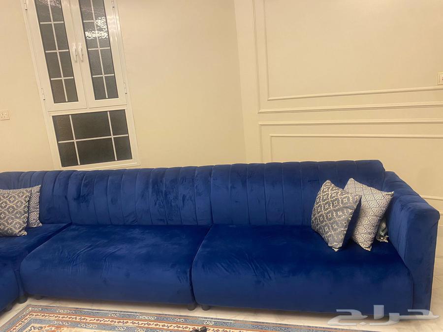 Sofa in good condition with cushion from luxury carpet64525524304770112