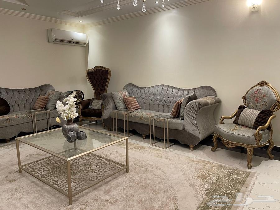 كنب مجلس مع ستائر و طاولات   استخدام نظيف بالرياض64525095336577112