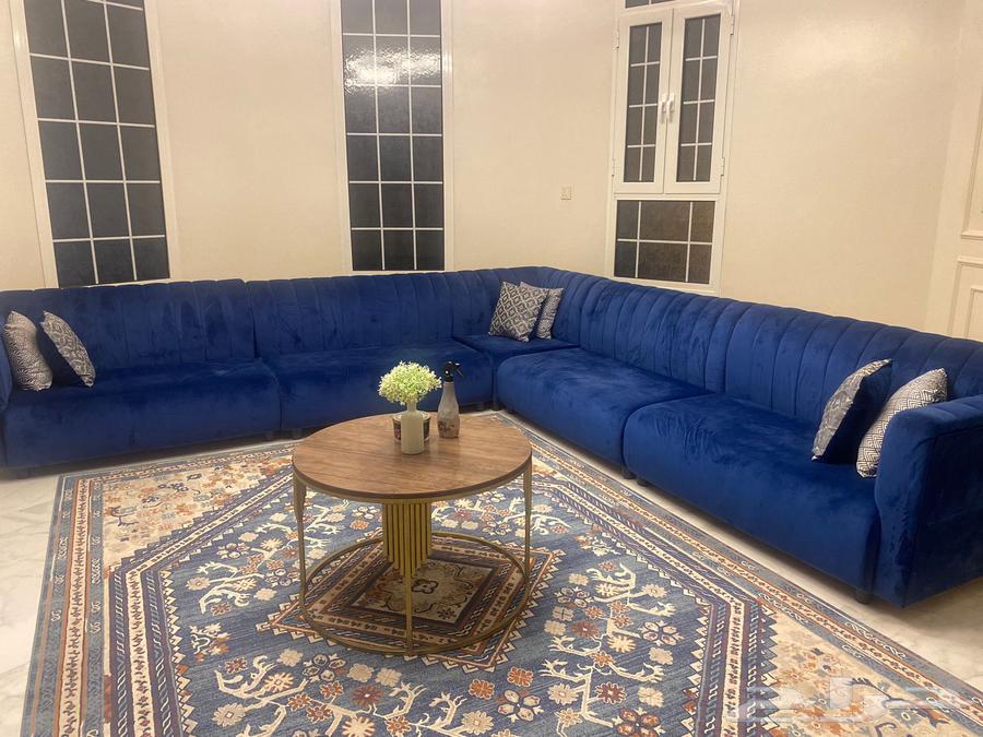 Sofa in good condition with cushion from luxury carpet64525524304770114