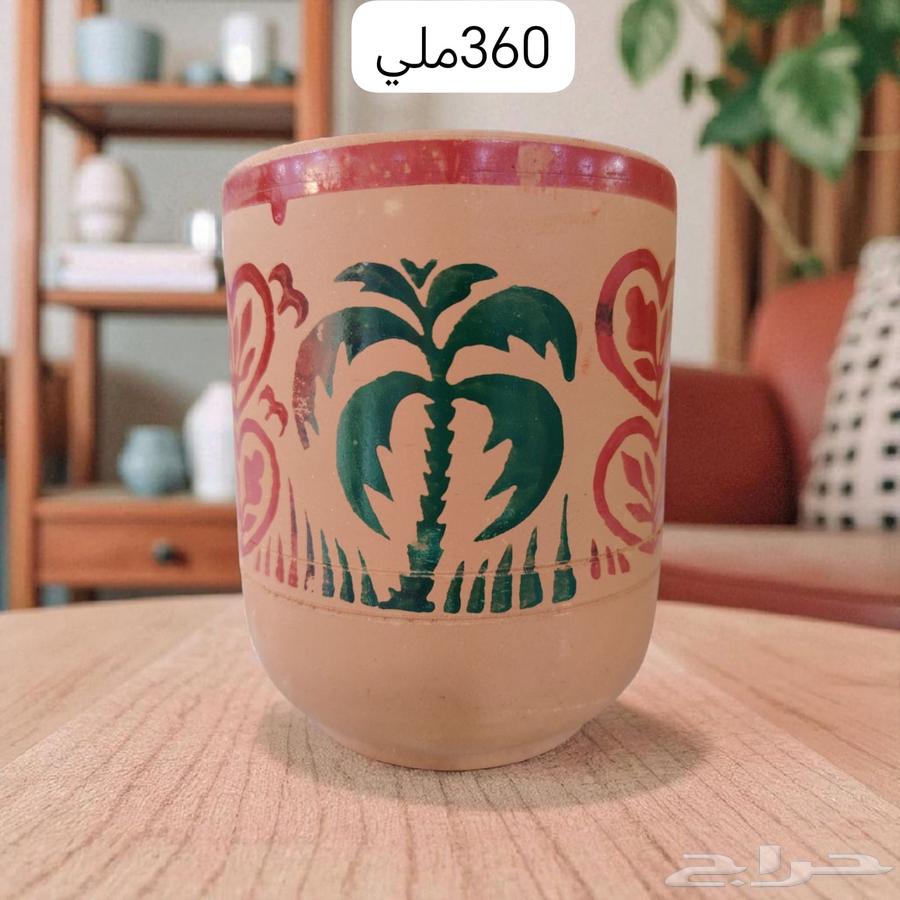 Ceramic cups in different shapes64527770837379113