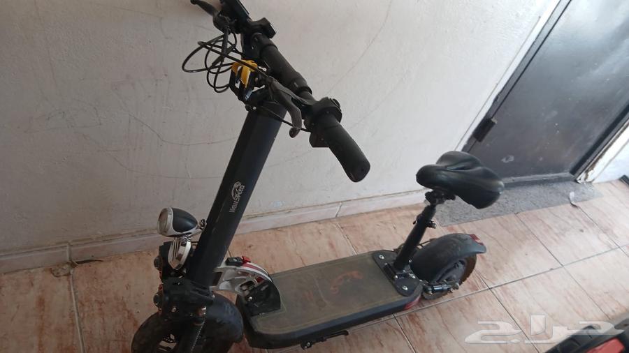 سكوتر للبيع شبه جديد64517348062594112
