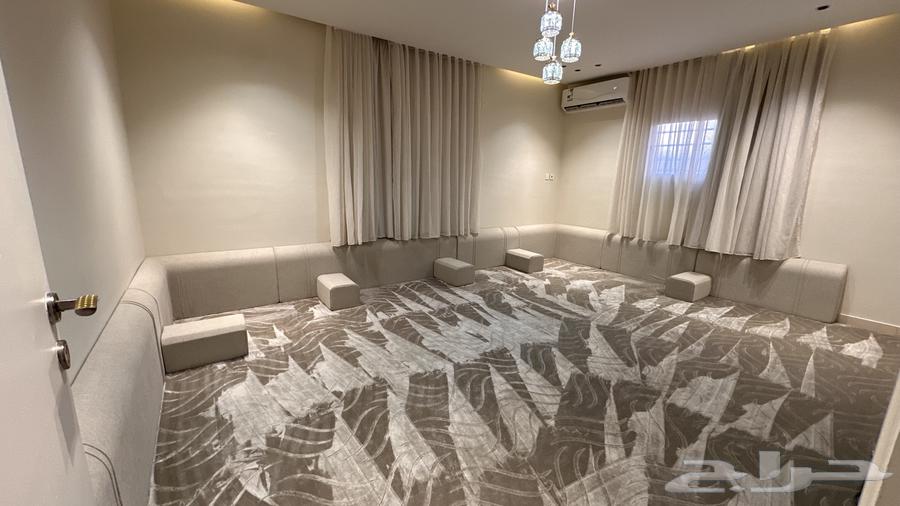 مساند مع ستاير بلاك اوت وشيفون وفرشة للبيع64523569794691113